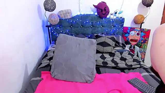 Snapshot of goldenbubble__ chatting on 11, 3, 2025 goldenbubble   online show from 11, 3, 2025