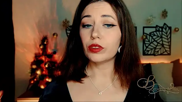 Snapshot of MissBeverlyMills chatting on 1, 1, 2025 MissBeverlyMills online show from 1, 1, 2025