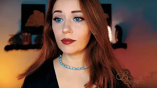 Snapshot of MissBeverlyMills chatting on 28, 11, 2025 MissBeverlyMills online show from 28, 11, 2025