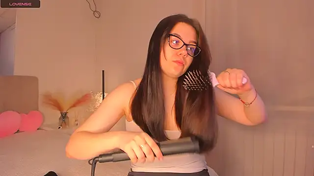 Snapshot of SelenaaSky chatting on 31, 1, 2025 SelenaaSky online show from 31, 1, 2025