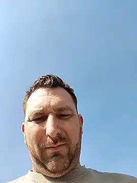 Snapshot of Au_plaisir_des_femmes chatting on 8, 3, 2026 Au plaisir des femmes online show from 8, 3, 2026