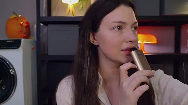 Miley Smile online show from 6, 11, 2025