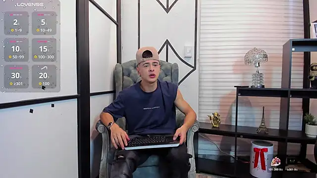 Snapshot of JuniorMorris_ chatting on 25, 10, 2025 JuniorMorris online show from 25, 10, 2025