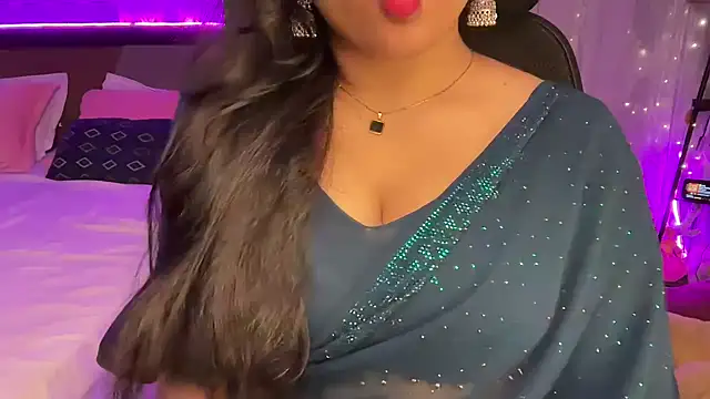 Snapshot of Spice-Summi chatting on 24, 4, 2026 Spice-Summi online show from 24, 4, 2026