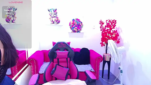 Miss dolly  online show from 16, 4, 2026