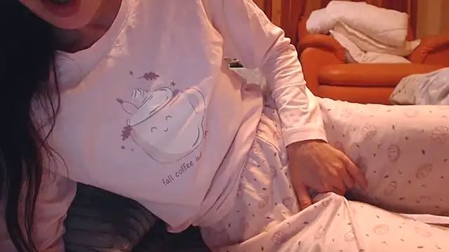 Snapshot of LovelyAndraGirl chatting on 29, 10, 2025 LovelyAndraGirl online show from 29, 10, 2025