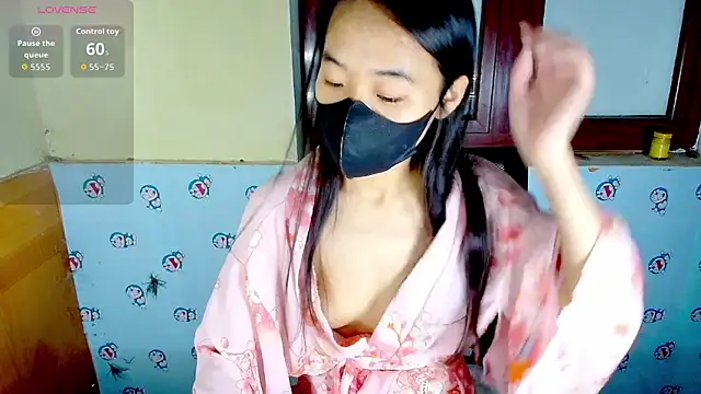 Snapshot of __Saphia__ chatting on 13, 11, 2025 Saphia online show from 13, 11, 2025