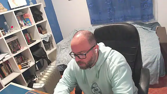 ravingr4d4 online show from 18, 3, 2026