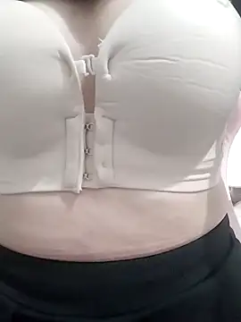 SweetGirl2k2 online show from 4, 3, 2025