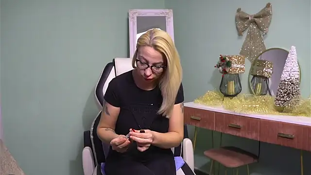 CelineConner online show from 17, 12, 2024