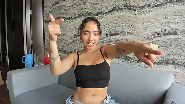 Sophi  a online show from 24, 10, 2025