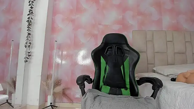 Snapshot of emily_lean_ chatting on 14, 11, 2025 emily lean online show from 14, 11, 2025