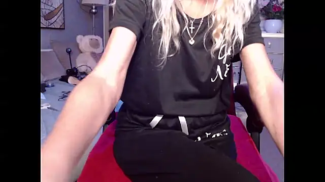 Snapshot of HornyMilf_555 chatting on 1, 10, 2025 HornyMilf 555 online show from 1, 10, 2025