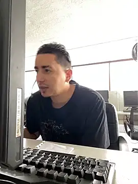 DanielGomez9 online show from 3, 2, 2025