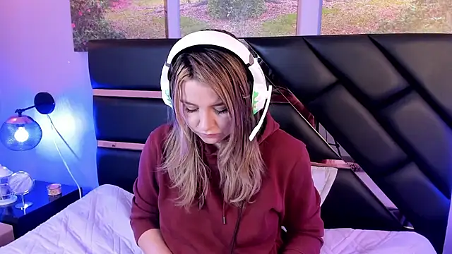 Annie mone online show from 10, 12, 2024