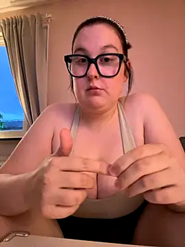 Misssmilf online show from 2, 10, 2025
