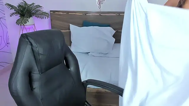 Snapshot of ivette_bocelly chatting on 2, 1, 2025 ivette bocelly online show from 2, 1, 2025