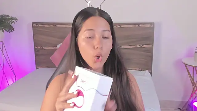 Snapshot of ivette_bocelly chatting on 4, 3, 2025 ivette bocelly online show from 4, 3, 2025