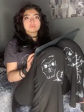 Snapshot of _Gothiccbitch_ chatting on 20, 3, 2025  Gothiccbitch  online show from 20, 3, 2025