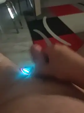 Szeltolo001 online show from 2, 7, 2026