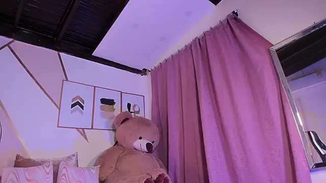 Snapshot of maye_wells chatting on 10, 1, 2025 maye wells online show from 10, 1, 2025