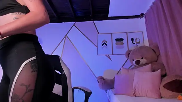 Snapshot of maye_wells chatting on 3, 2, 2025 maye wells online show from 3, 2, 2025