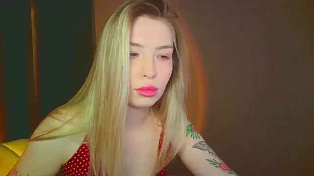 mia raspberrie online show from 3, 12, 2024