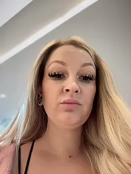 Snapshot of Teya_moon_ chatting on 11, 12, 2024 Teya moon  online show from 11, 12, 2024