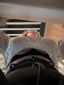 Snapshot of Teya_moon_ chatting on 22, 1, 2025 Teya moon  online show from 22, 1, 2025