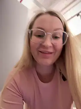 Snapshot of Teya_moon_ chatting on 4, 2, 2025 Teya moon  online show from 4, 2, 2025