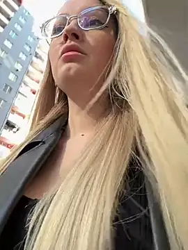 Snapshot of Teya_moon_ chatting on 15, 2, 2025 Teya moon  online show from 15, 2, 2025