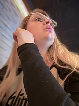 Snapshot of Teya_moon_ chatting on 5, 3, 2025 Teya moon  online show from 5, 3, 2025