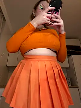 Snapshot of Teya_moon_ chatting on 28, 10, 2025 Teya moon  online show from 28, 10, 2025