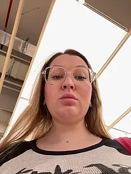 Teya moon  online show from 8, 4, 2026