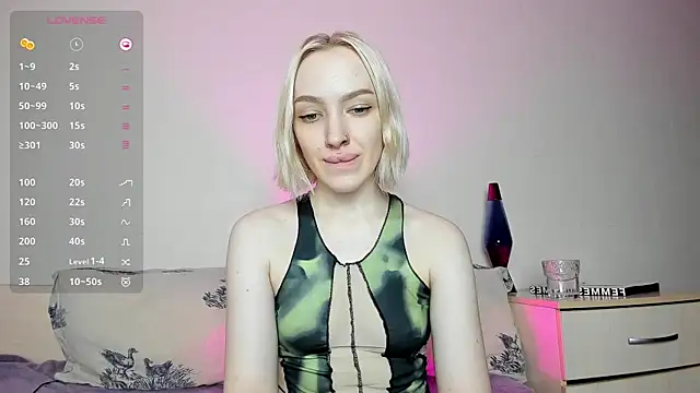 Snapshot of cheryl_mason chatting on 6, 1, 2025 cheryl mason online show from 6, 1, 2025