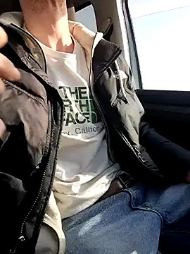Snapshot of Zeefy chatting on 8, 2, 2025 Zeefy online show from 8, 2, 2025