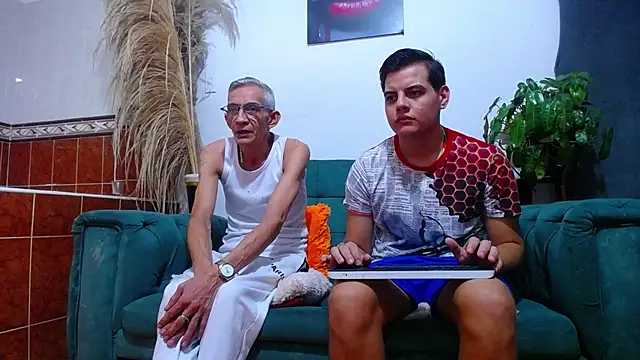 Leon hot X online show from 7, 2, 2025