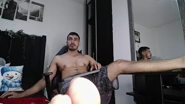 Snapshot of muscle_ares chatting on 12, 12, 2024 muscle ares online show from 12, 12, 2024