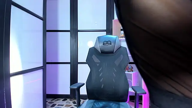 Agathaargent  online show from 20, 11, 2025