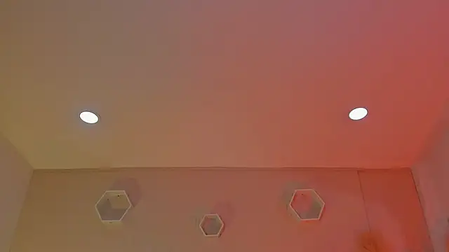 Agathaargent  online show from 15, 12, 2025