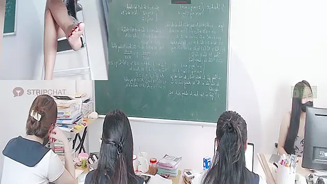 Snapshot of _Math_ chatting on 13, 9, 2025 Math online show from 13, 9, 2025