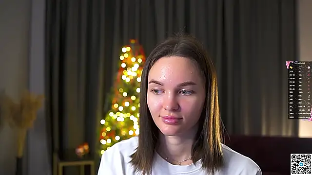 Snapshot of AnneKlint chatting on 4, 1, 2025 AnneKlint online show from 4, 1, 2025