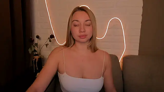 Snapshot of DanielaWisse chatting on 3, 12, 2024 DanielaWisse online show from 3, 12, 2024