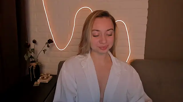 Snapshot of DanielaWisse chatting on 5, 12, 2024 DanielaWisse online show from 5, 12, 2024