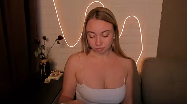 Snapshot of DanielaWisse chatting on 7, 12, 2024 DanielaWisse online show from 7, 12, 2024