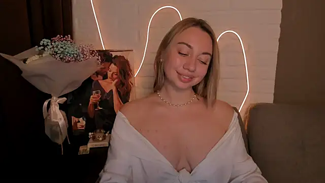 Snapshot of DanielaWisse chatting on 17, 12, 2024 DanielaWisse online show from 17, 12, 2024