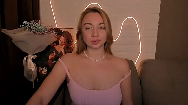 Snapshot of DanielaWisse chatting on 18, 12, 2024 DanielaWisse online show from 18, 12, 2024