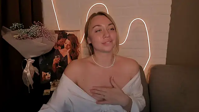 Snapshot of DanielaWisse chatting on 19, 12, 2024 DanielaWisse online show from 19, 12, 2024