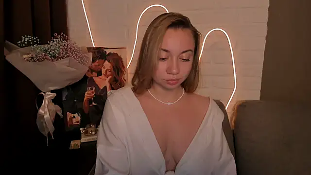 Snapshot of DanielaWisse chatting on 20, 12, 2024 DanielaWisse online show from 20, 12, 2024