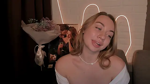 Snapshot of DanielaWisse chatting on 22, 12, 2024 DanielaWisse online show from 22, 12, 2024